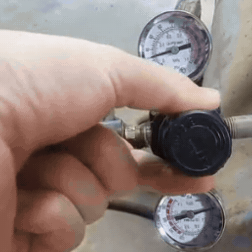 4-Port Air Regulator System with 0-200 PSI Gauge